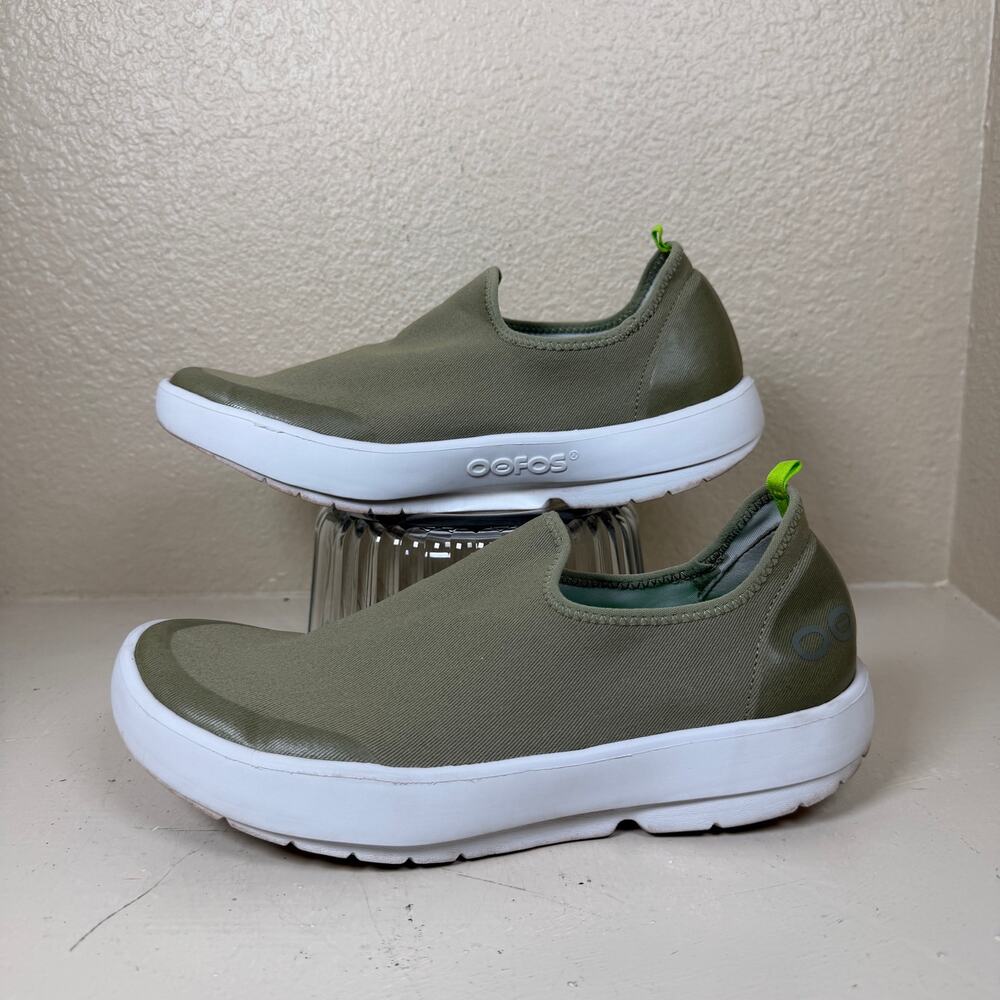 OOFOS OOmg Eezee low top slip on recovery shoes womens size 11 EUC